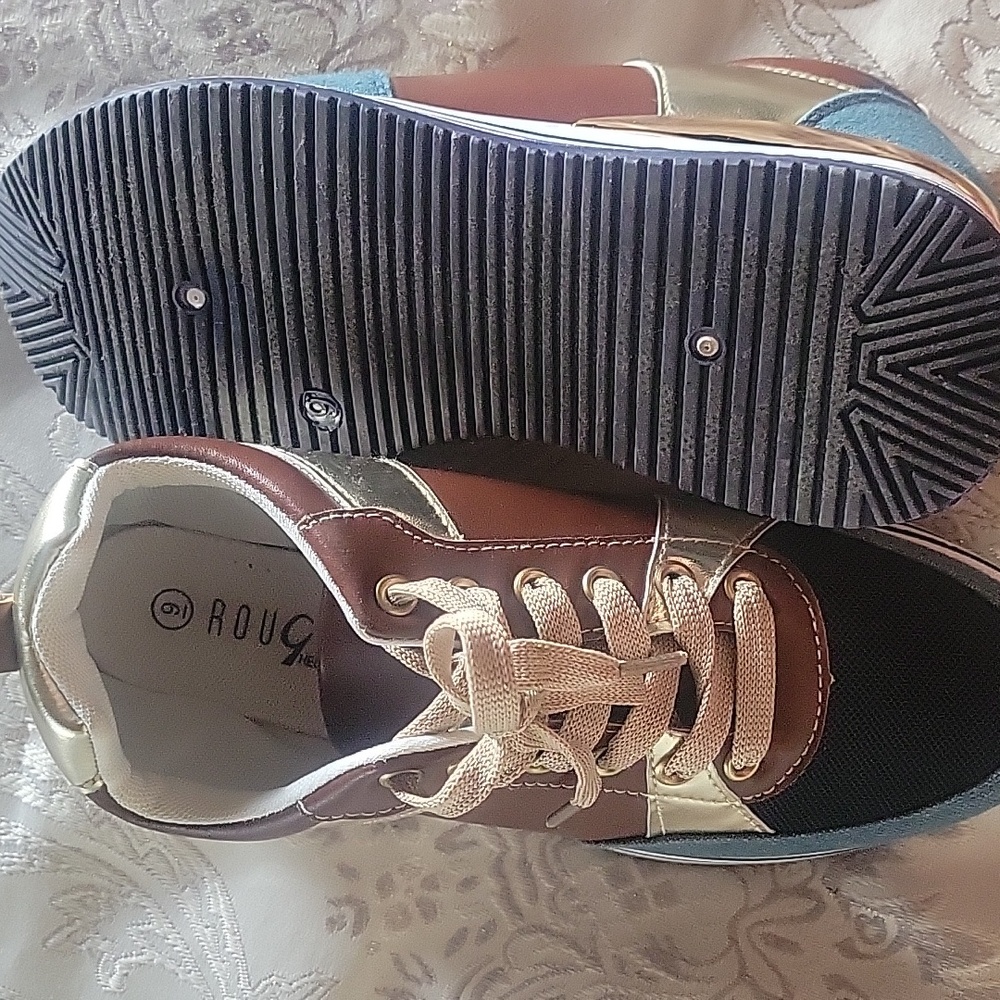 Rouge Tennis shoes - Picture 4 of 8
